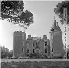 3 vues Saint-Elix-le-Château : le château en ruines / Jean Ribière photogr. - 1969. - 3 photographies