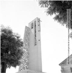 1 vue - Saint-Martin-du-Touch : le clocher moderne de l\'église / Jean Ribière photogr. - 1974. - Photographie (ouvre la visionneuse)