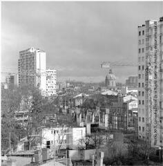 1 vue - Toulouse : quartier Saint-Cyprien en construction / Jean Ribière photogr. - [entre 1950 et 1970]. - Photographie (ouvre la visionneuse)