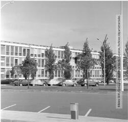 2 vues - Toulouse : Rangueil : l\'université Paul Sabatier / Jean Ribière photogr. - [après 1964]. - 2 photographies (ouvre la visionneuse)