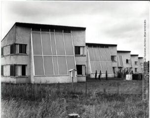 1 vue - Blagnac : maisons solaires / Jean Ribière photogr. - [entre 1970 et 1980]. - Photographie (ouvre la visionneuse)