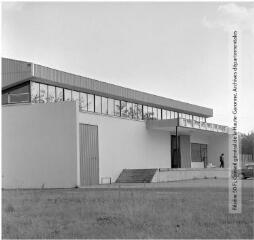 2 vues - Revel : coopérative agricole lauragaise / Jean Ribière photogr. - [entre 1950 et 1970]. - 2 photographies (ouvre la visionneuse)