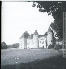 1 vue - La Réunion (Lot-et-Garonne) : chantier de jeunesse : le château du Sendat / Jean Ribière photogr. - 1942. - Photographie (ouvre la visionneuse)