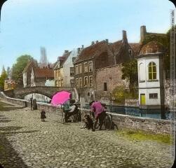 17 vues  - Boîte 159. Bruges (dont des reproductions de cartes postales). - Photographies. (ouvre la visionneuse)