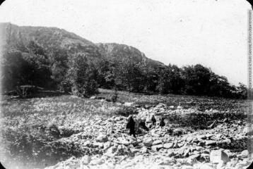 7 vues  - Loures-Barousse et autres lieux : inondation du 3 juillet 1897 (collection E. Trutat, cliché Guénot). (ouvre la visionneuse)