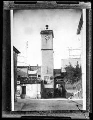 5 vues - Loupian (Hérault) : la tour de l\'Horloge. - Toulouse : éditions Pyrénées-Océan, Labouche frères, [entre 1937 et 1950]. - Carte postale (ouvre la visionneuse)
