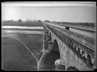 1 vue  - 11. Agen : le pont-canal. - Toulouse : édition Labouche frères, Pyrénées-Océan, marque Elfe, [entre 1937 et 1950]. - Carte postale (ouvre la visionneuse)