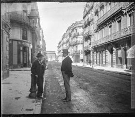 1 vue  - Montpellier. 31 mars 1902. [Rue Foch : deux hommes]. (ouvre la visionneuse)