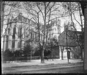 1 vue  - Montpellier. 31 mars 1902. [La cathédrale Saint-Pierre]. (ouvre la visionneuse)