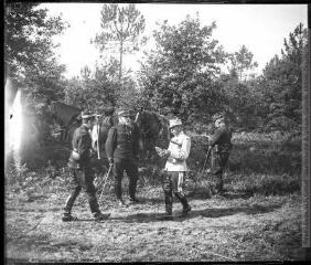 1 vue - Près de Sault-de-Navailles (1902), près la route d\'Espagne, par Orthez. [Vue de chefs gradés]. (ouvre la visionneuse)