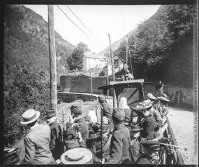 1 vue  - Tramway électrique de Peyrefitte à Luz. Vue prise à hauteur de Bordes. 20 août 1903. (ouvre la visionneuse)