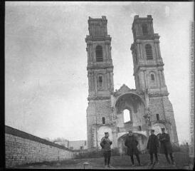 1 vue - A Mont-Saint-Eloi : retour des manoeuvres de cadres. 15 novembre 1907. (ouvre la visionneuse)