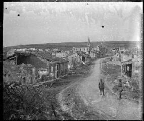 1 vue  - Vue générale de Mouilly. Mars 1917. (ouvre la visionneuse)