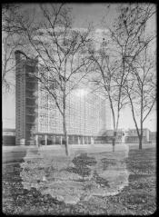 1 vue  - Toulouse : bâtiment des Archives départementales de la Haute-Garonne, boulevard Griffoul-Dorval : vue de biais. - [après 1955]. - Photographie (ouvre la visionneuse)