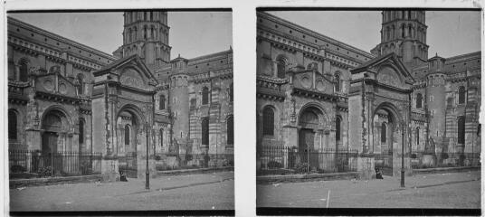 1 vue - Toulouse : basilique Saint-Sernin : façade sud : porte Bachelier. - [entre 1890 et 1920]. - Photographie (ouvre la visionneuse)