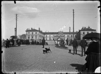 1 vue - Toulouse : allées Jean-Jaurès : ancienne école nationale vétérinaire. - [entre 1900 et 1930]. - Photographie (ouvre la visionneuse)