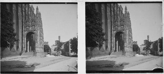 1 vue - Albi (Tarn) : cathédrale Sainte-Cécile : façade sud : le baldaquin, portail. - [entre 1890 et 1920]. - Photographie (ouvre la visionneuse)