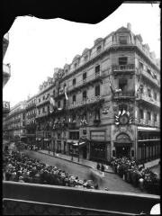 1 vue - Toulouse : rue d\'Alsace-Lorraine : défilé officiel. - [entre 1913 et 1920]. - Photographie (ouvre la visionneuse)