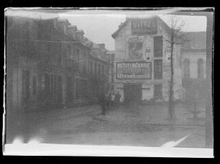 1 vue - Bagnères-de-Luchon : affichage publicitaire pour \'Petit-Beurre\' sur le mur d\'une maison. - [entre 1910 et 1930]. - Photographie (ouvre la visionneuse)