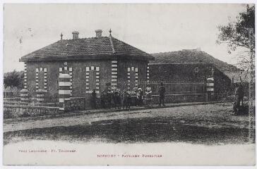 2 vues - Bossuet : pavillon forestier. - Toulouse : phototypie Labouche frères, [entre 1918 et 1937], tampon de la poste de 1931. - Carte postale (ouvre la visionneuse)