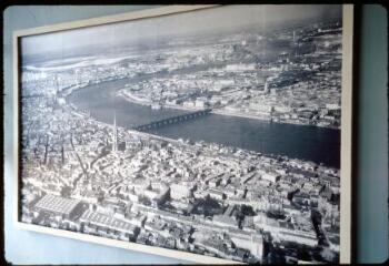 1 vue C 1122. Vue prise d'avion au retour du voyage au Maroc : Bordeaux.