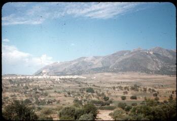 8 vues 4139-4141. Cap Zafferano (Sicile), la côte. 4142. Le Monte San Calogero de Castello. 4143-4144. Sciara. 4145-4146. Piazza Armerina.