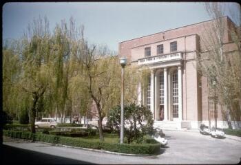 7 vues A 2211-2217. Madrid : nouveau boulevard, Consejo Superior de Investigaciones Científicas, piscine, lac du Retiro.