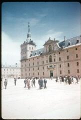 27 vues A 2218-2244. San Lorenzo de El Escorial : monastère et site de El Escurial, croix del Valle de los Caidos.