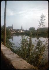 1 vue A 2645. Gérone : la rivière.