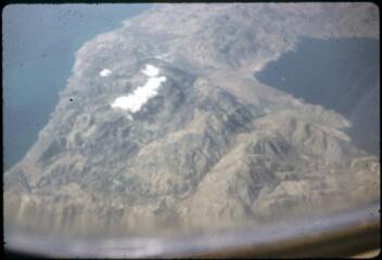 12 vues A 8936-8946. Vues prises d'avion : survol de la Grèce et de la Méditerranée.