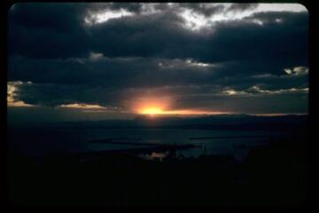 3 vues 2795-2797. Alger (Algérie) : coucher de soleil (vues prises du toit de l'hôtel de Cornouailles).