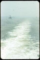 30 vues 1874-1900 bis. New York (Etats-Unis) : un building, visite de la ville en bateau, photographies prises de nuit.