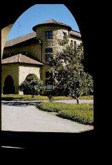 8 vues A 755. A 4490-4493. Stanford (Californie) : église catholique, université / cliché Camille Bulard. A 755. A 4494-4496. San Francisco / cliché Camille Bulard.