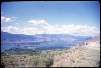 26 vues A 4207-4210. Lac Kalamalka (Colombie-Britannique). A 4211-4215. Vallée de l'Okanagan : Pinus ponderosa. A 4216-4226. Osoyoos : lac et vallée de l'Okanagan. A 4227. Pin Lodge. A 4230. Manning Park : chalet.