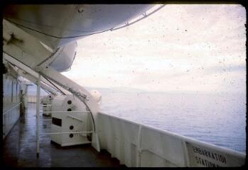 25 vues A 4097. Pont de Nanaimo (Colombie-Britannique). A 4098-4102. Départ en Ferry boat vers la baie de Vancouver. A 4103-4119. Gorge du Fraser. A 4120. Avant l'arrivée à Lytton : Pinus ponderosa.