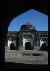26 vues B 5106-5134. Delhi (Inde) : patrimoine : monuments d?Old Delhi, quartier historique d?Hauz Khas.