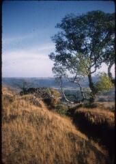 30 vues A 5073-5109. Région du Deccan (Inde du sud) : cours d'eau, village, plateau, contreforts.