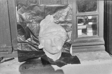 3 vues La tête d'Hippolyte.