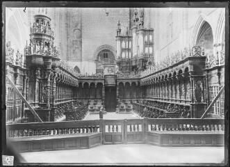 3 vues Vue générale des stalles.