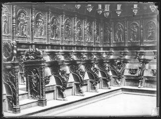 1 vue Côté sud et coin sud-ouest des stalles.