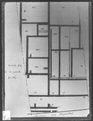 1 vue Plan partiel de l'édifice entre la limite sud-ouest de la parcelle fouillée et le chemin des Vignettes.