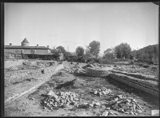 1 vue Cour du sud avec dos de l'exèdre.
