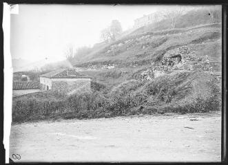 1 vue Le chantier du théâtre après les fouilles.