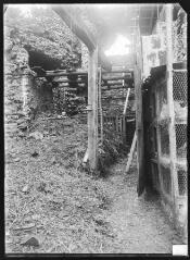 1 vue Vue des ruines dans la grange Barat.