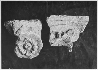 2 vues Film 17, cliché 14. Deux volutes de chapiteaux.