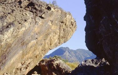 2 vues Vernet-les-Bains. Paysage rocheux.