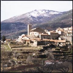 2 vues Mosset. Vues générales du village dans son environnement.
