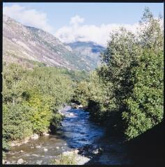 1 vue Vallée du Carol. Vue de la rivière.