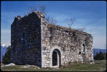 2 vues Ruines de la chapelle romane Sainte-Marguerite, au col d'Ares.