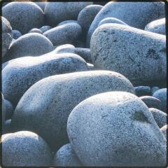 7 vues Vues de rochers de forme arrondie.